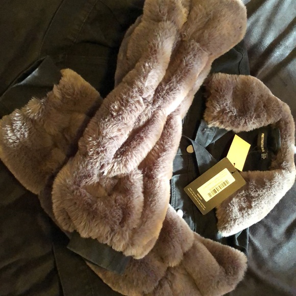 Pretty little thing denim jacket with fur sleeves - Picture 3 of 3